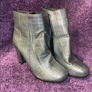 NWOB plaid booties